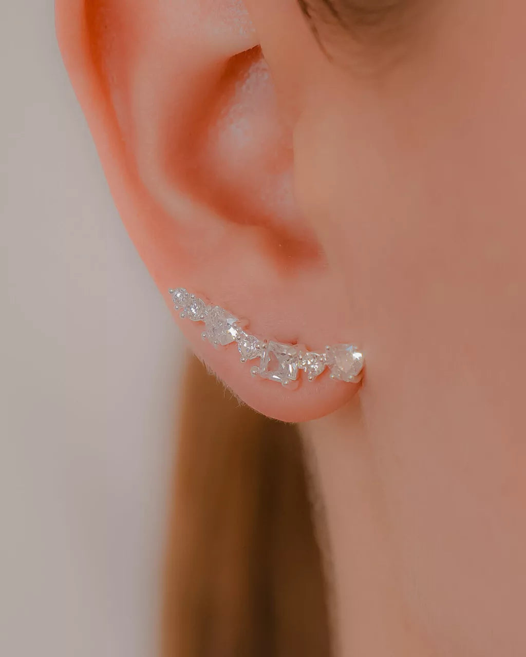 Brinco Ear Cuff Zirconias na Prata