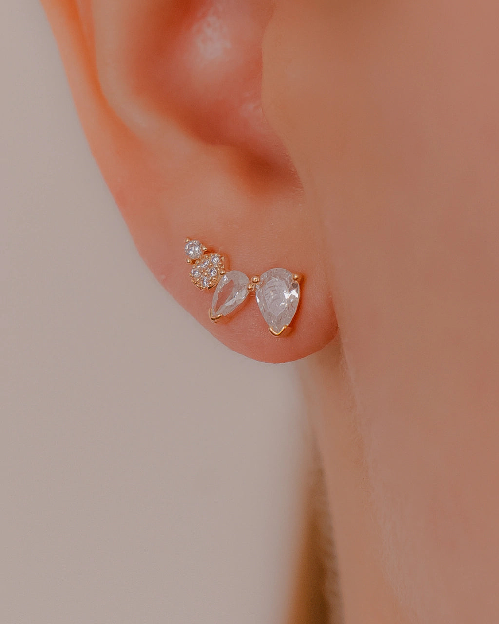 Brinco Mini Ear Cuff Gotas de Zirconias no Dourado